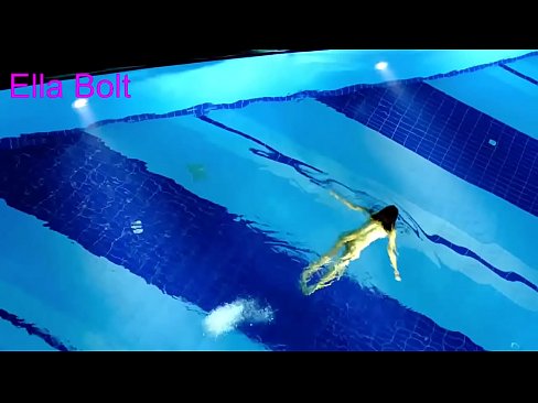 ❤️ Non podo deixar de mirar, unha moza loira que é sorprendida nadando espida na piscina do resort ELLA BOLT ❤️❌ Vídeo de sexo en % gl.dreamlandpassionfever.ru % ☑